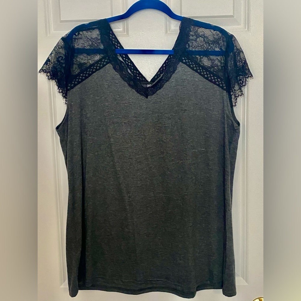 Women's Lace Accent Blouse NEVER WORN!!